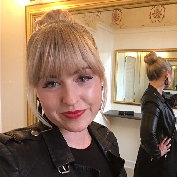 Meet your Posher, Stephanie - Picture 1 of 1